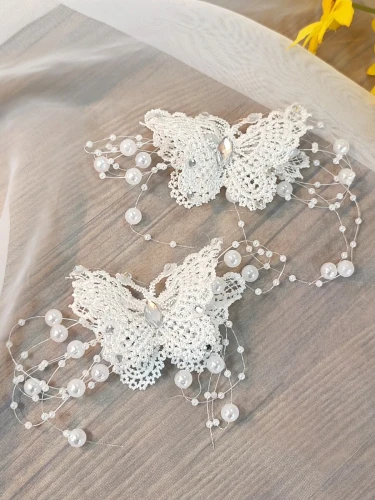 Hair clips with lace and pearls 2 pcs