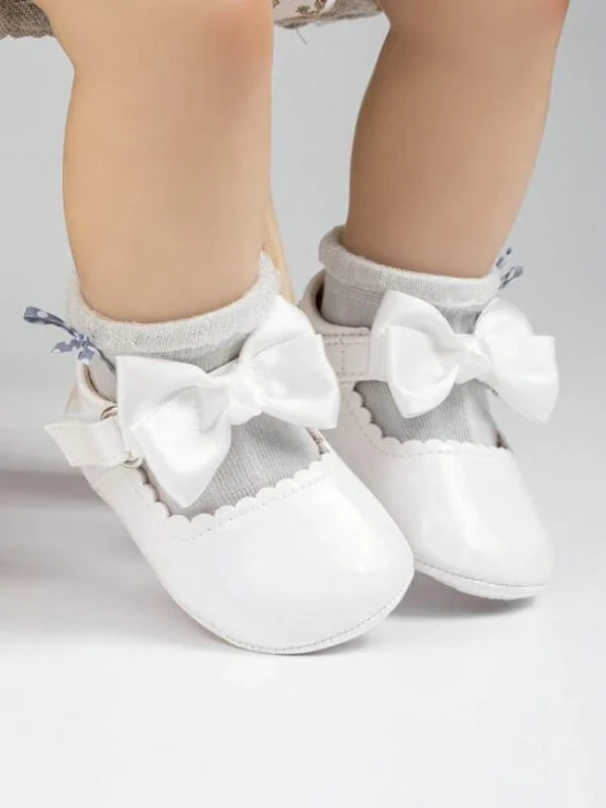 white baby shoes, elegant baby shoes, patent baby shoes, shoes for infants, comfortable baby shoes, high-quality baby shoes, baby shoe size guide