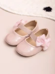 pink baby shoes, bow-adorned baby shoes, elegant baby shoes, shoes for infants, comfortable baby shoes, high-quality patent shoes, baby shoe size guide