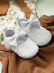 white baby shoes, embroidered hearts, elegant baby shoes, shoes for infants, comfortable baby shoes, high-quality shoes, baby shoe size guide, embroidered baby shoes, stylish baby shoes