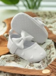 white baby shoes, embroidered hearts, elegant baby shoes, shoes for infants, comfortable baby shoes, high-quality shoes, baby shoe size guide, embroidered baby shoes, stylish baby shoes