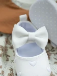 white baby shoes, embroidered hearts, elegant baby shoes, shoes for infants, comfortable baby shoes, high-quality shoes, baby shoe size guide, embroidered baby shoes, stylish baby shoes