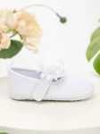 white baby shoes, embroidered flowers, elegant baby shoes, shoes for infants, comfortable baby shoes, high-quality shoes, baby shoe size guide, floral baby shoes, stylish baby shoes