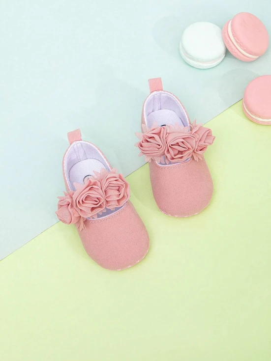 Pink baby shoes, baby shoes with flowers, high-quality baby shoes, elegant baby footwear, comfortable baby shoes