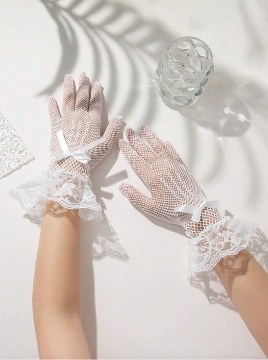 communion gloves for girls, white gloves for communion, First Holy Communion accessories, elegant gloves for girls, girls’ gloves with lace, satin bow gloves, special occasion gloves, wedding gloves for girls, breathable gloves for ceremonies