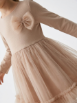 Iga beige dress for girls – close-up of the tulle bow on the chest and the gathered tulle skirt