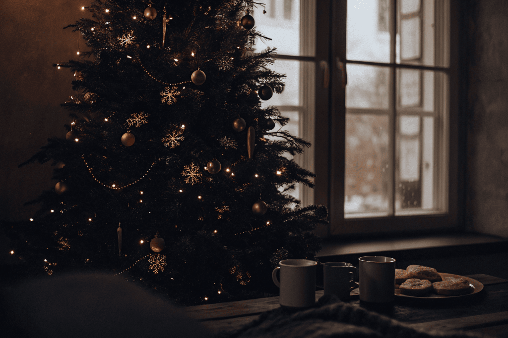 The holidays are coming! What dresses for girls will be suitable for Christmas?